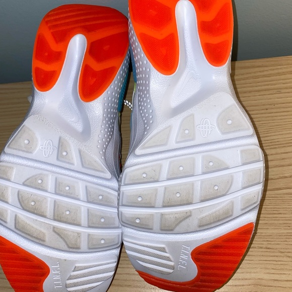 Nike huarache running shoes. - Picture 3 of 6